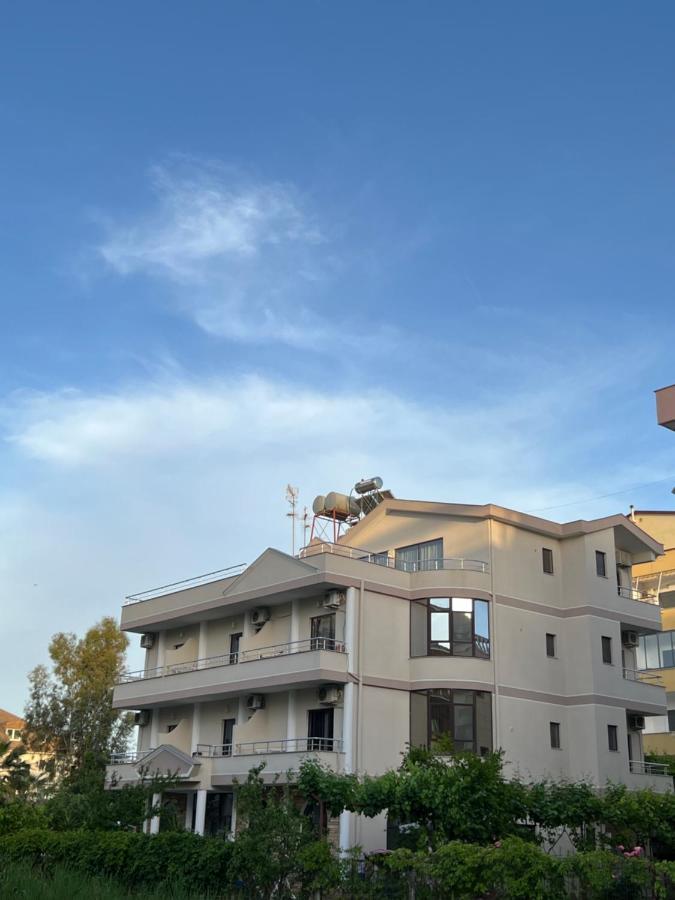 Maison d'hôtes Red Rose Golem (Tirana)
