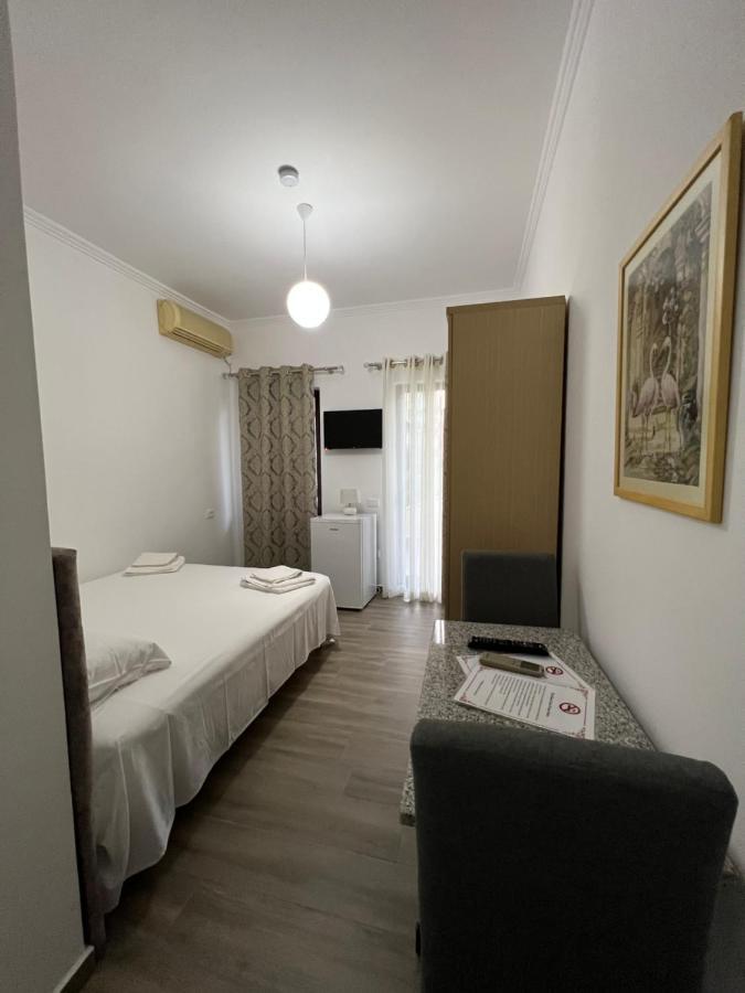 Red Rose 2* Golem (Tirana)